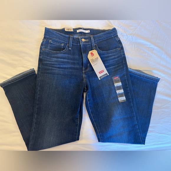 **SOLD** Levi’s 724 Jeans - Picture 3 of 5